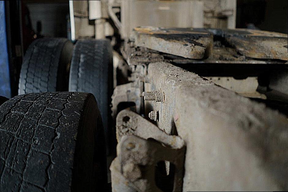 Je li potrebno provjeravati stanje svih guma u automobilu?