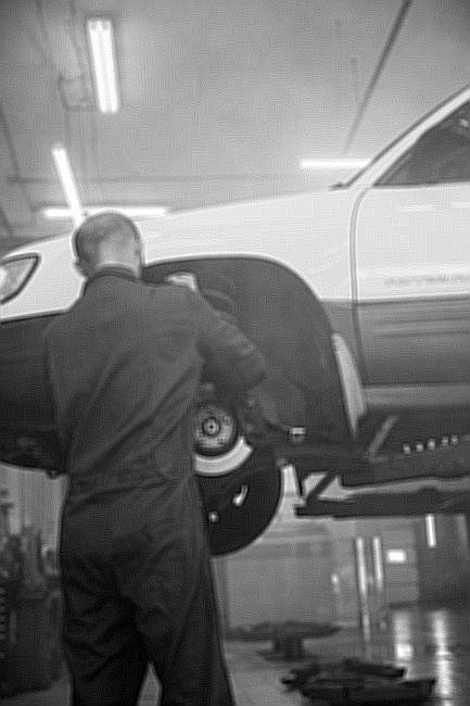 Kako Pripremiti Auto za Zamjenu Spojke u Auto-Popravcima DIY